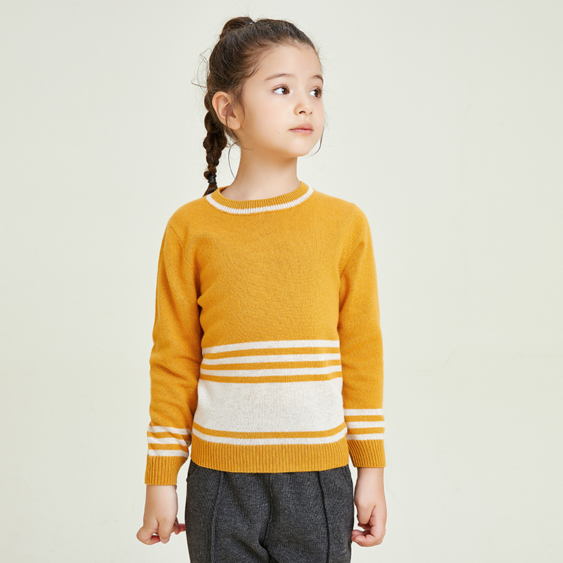 Long-sleeved Round Neck Decorated Knit Girl\'s Pullover